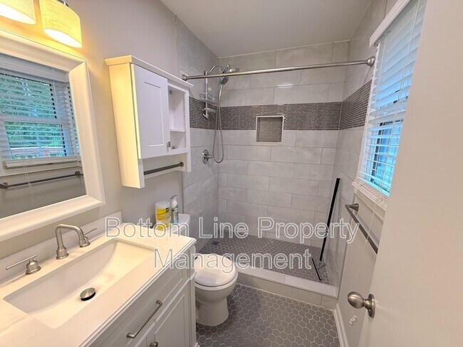 Building Photo - 4050 Leafmore St