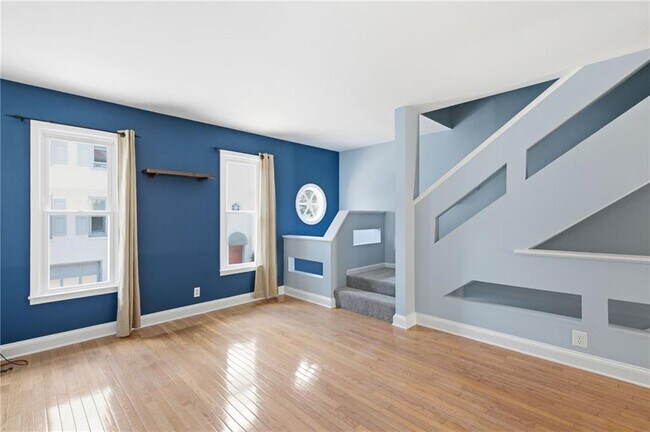 Building Photo - 856 St Charles Ave NE
