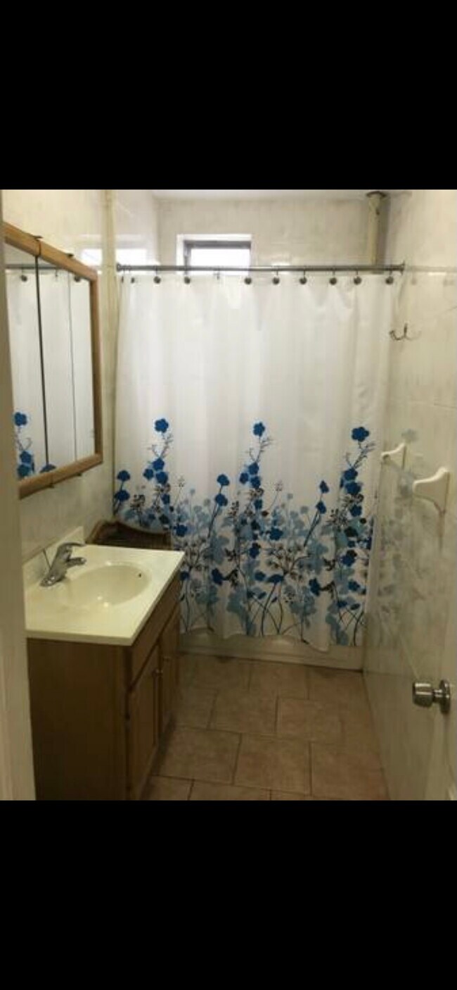 Building Photo - 1416 70th St