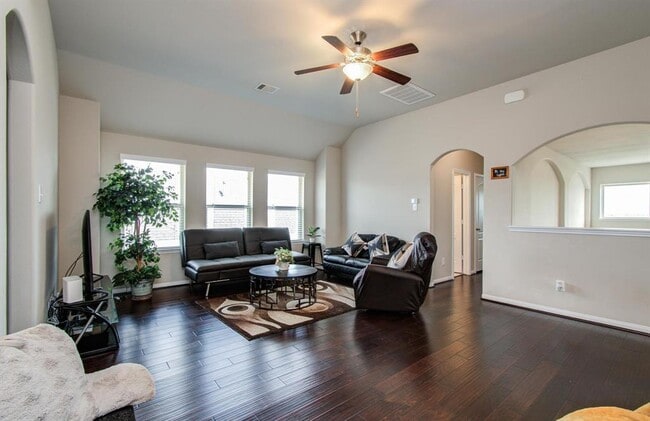 Building Photo - 7610 River Pass Dr