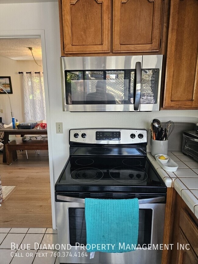 Building Photo - 1710 Shadow Mountain Dr