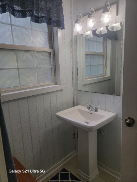 Building Photo - 514 Cypress Dr