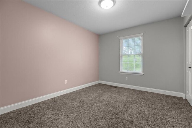 Building Photo - 567 Chesnic Dr