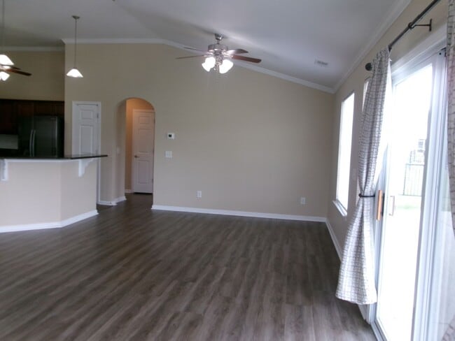 Building Photo - 4 bedroom, 3 bath home in Surfside Beach Club
