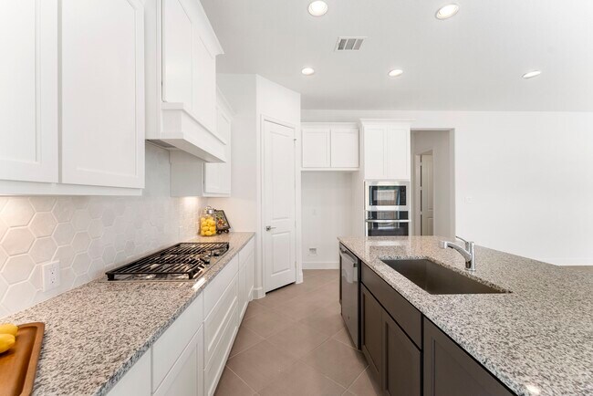 Building Photo - 26545 Pioneer Pointe Ct