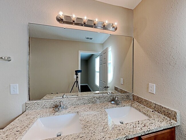 Building Photo - BEAUTIFUL NEW HOME