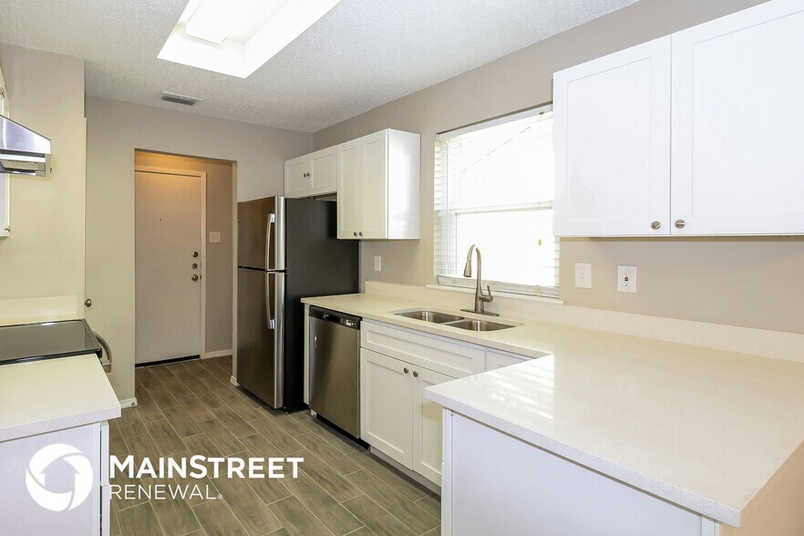 Building Photo - 6637 N Park Dr