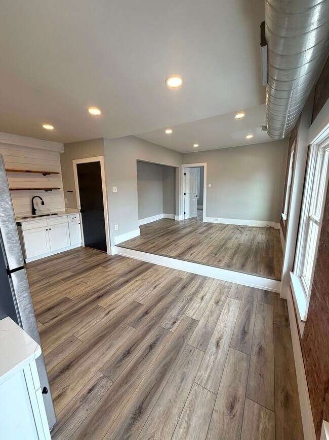 Building Photo - 430 W Lemon St