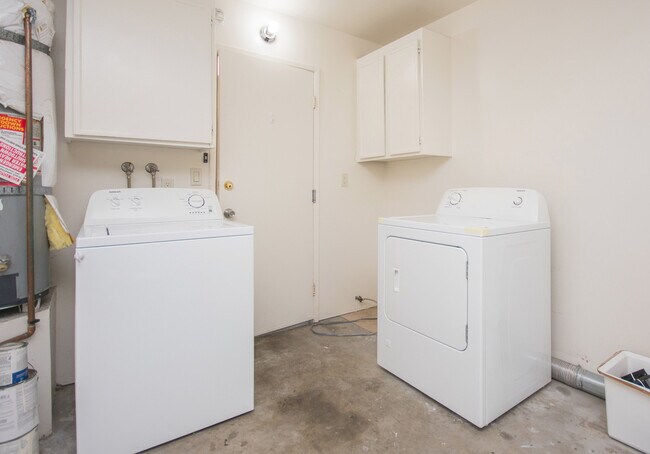 Building Photo - 55+ Senior Community! Delightful 2BR Home ...