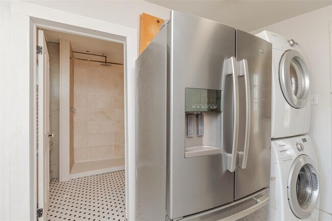 Building Photo - 2011 Decatur St