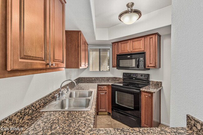 Building Photo - 985 N Granite Reef Rd