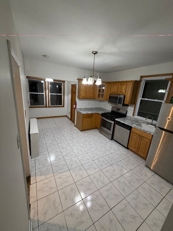 Building Photo - 214 Maple St