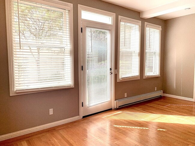 Building Photo - 2720 Sacramento St