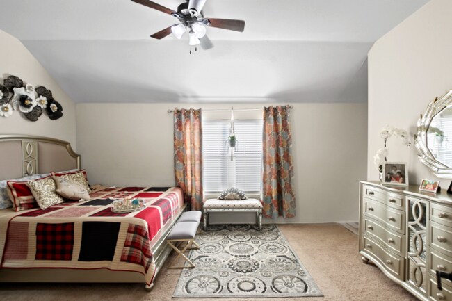 Building Photo - 2697 Redcedar Dr