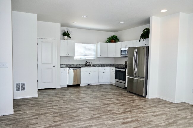Building Photo - 706 Grissom Dr.