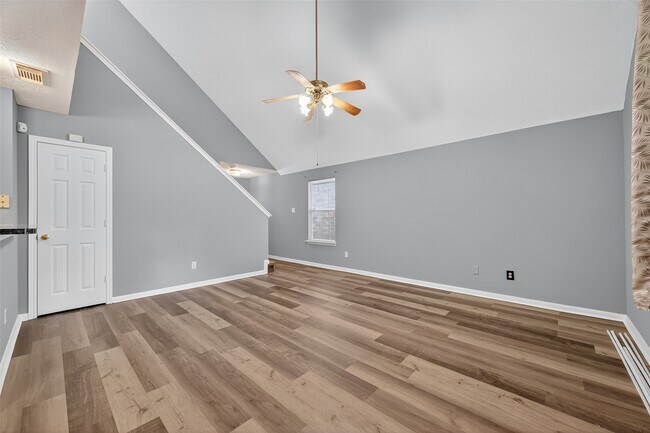 Building Photo - 8253 Fuqua Gardens Dr