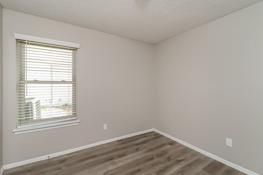 Building Photo - 5911 Woodsetter Ln