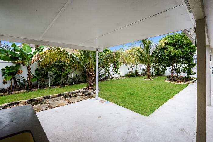 Building Photo - 12252 Bronson Way