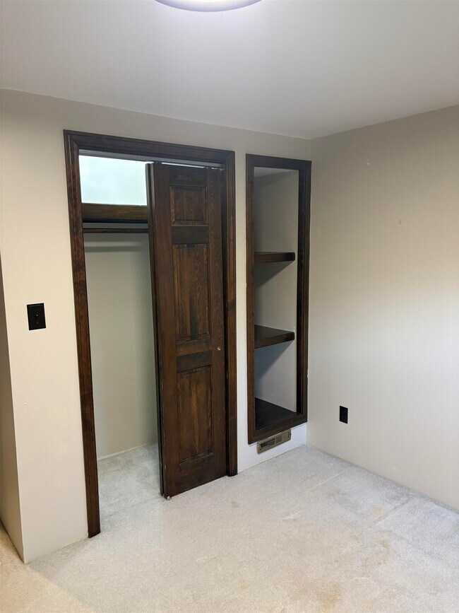 Building Photo - 290 Glen Ledge Rd