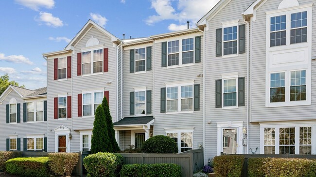 Building Photo - Discover the charm of this beautifully upd...