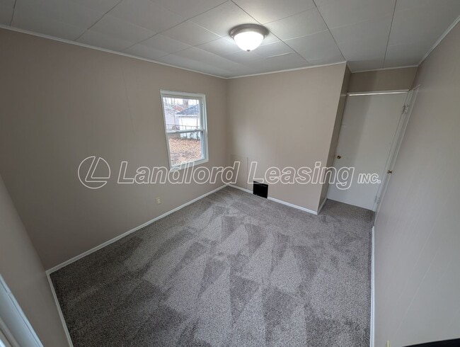 Building Photo - Updated Cape Cod with New Flooring, Front Deck & Garage