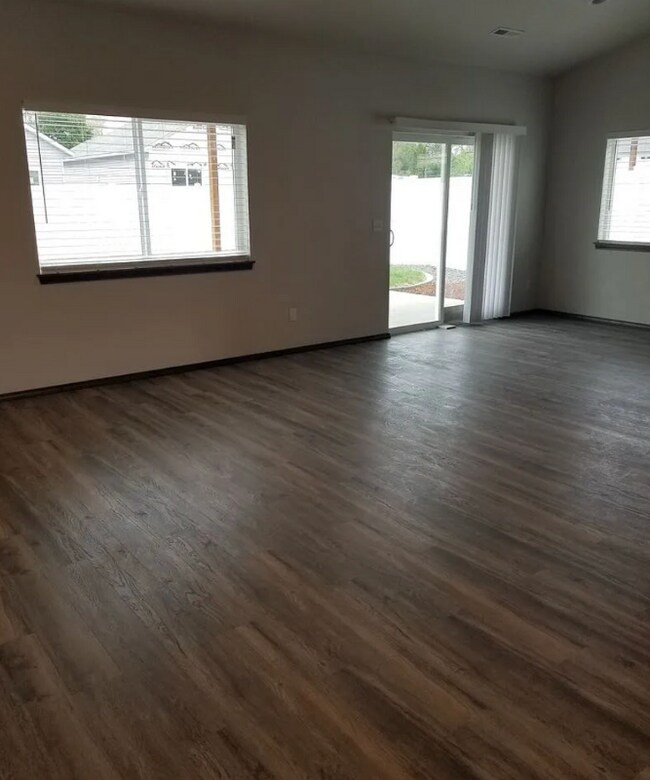 Building Photo - 4421 E Buckeye Ave