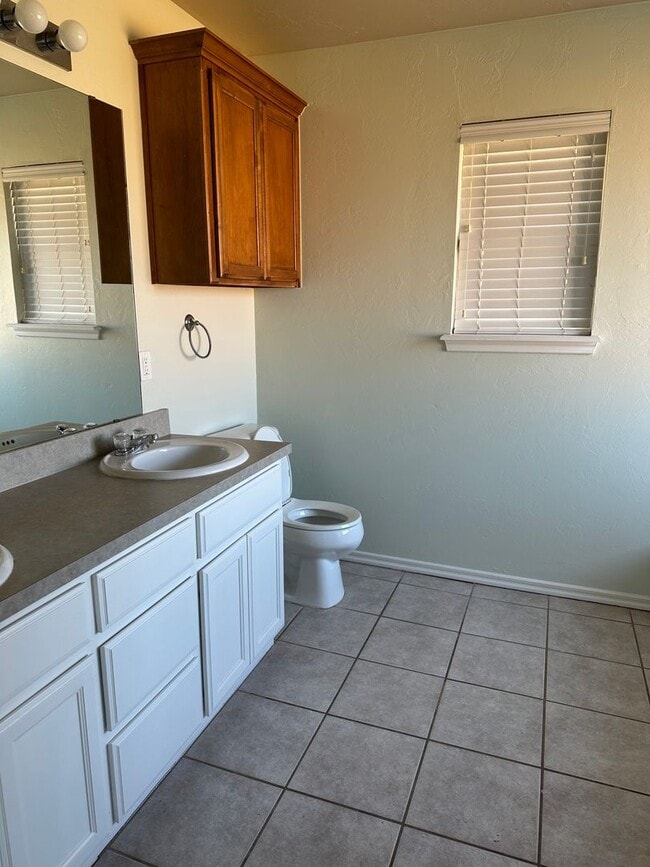 Building Photo - 4 Bd / 2 Ba in Valencia - Deer Creek Schools