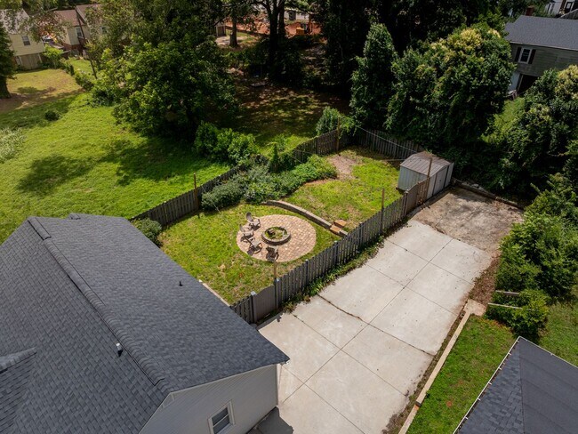 Building Photo - $400 Off first month rent.  Newly renovate...