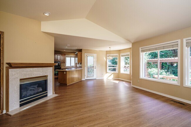 Building Photo - Beautifully Landscaped 1/4 acre with Well Maintained 4 bedroom 2 Bath Home with 3 Car Garage