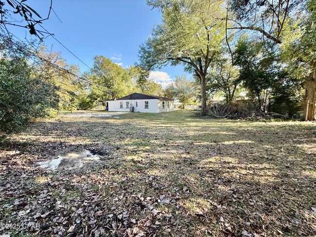 Building Photo - 1305 Flower Dr