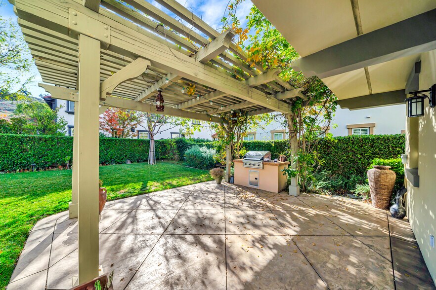 Building Photo - 4694 Luna Ct