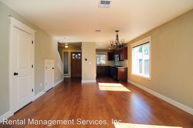 Building Photo - 3 br, 2.5 bath House - 866 N Farragut St