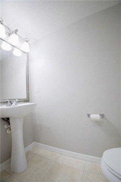 Building Photo - 203 Stony Point Dr