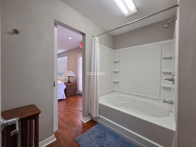Building Photo - Charming 2-Bedroom Home within 3 miles of ...