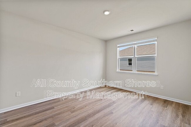 Building Photo - 215 Konik St