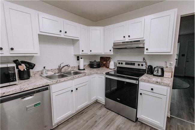 Building Photo - 1930 Independence Rd