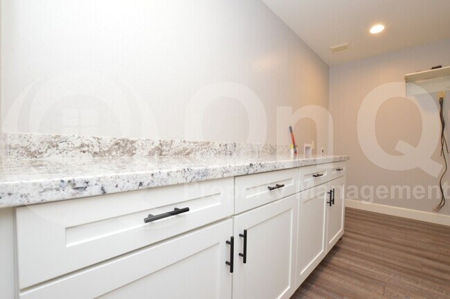 Building Photo - 1312 W Chilton Ave