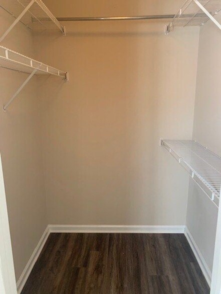 Building Photo - 3979-Mmm9 Sterling Pointe Dr