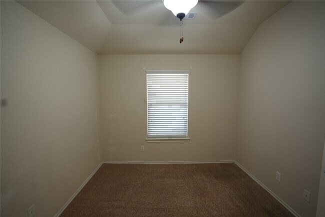 Building Photo - 1710 Thornhampton Ct