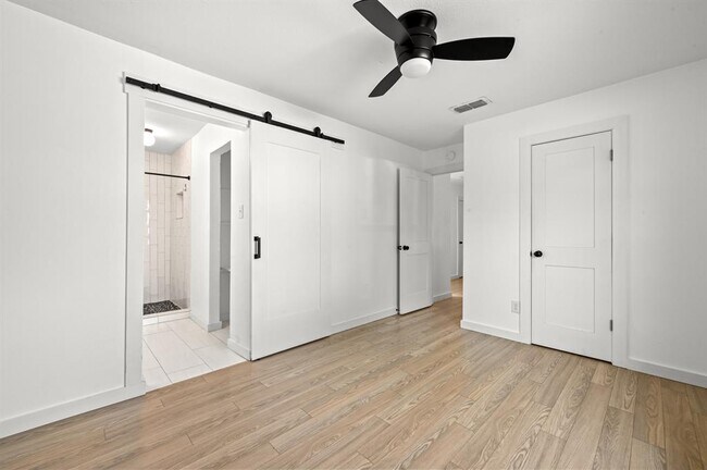 Building Photo - 2313 Lakehurst Dr