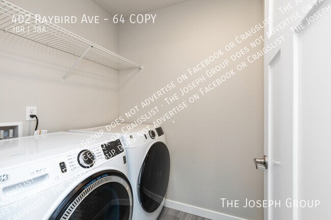 Building Photo - 402 Raybird Ave