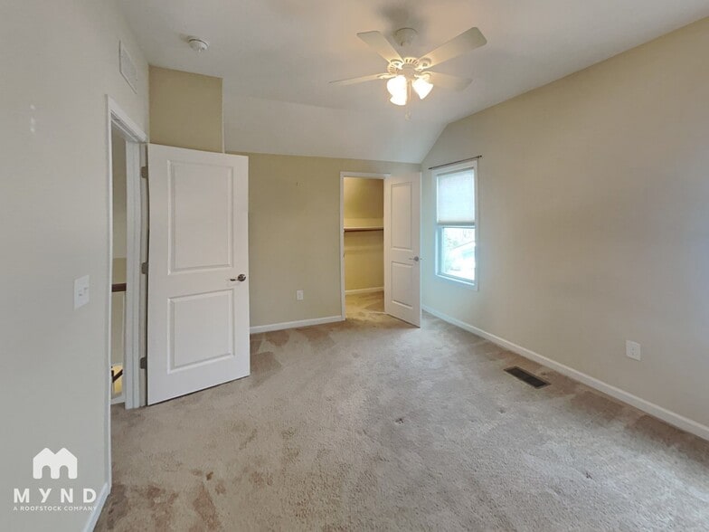 Building Photo - 1033 Pemberly Ave
