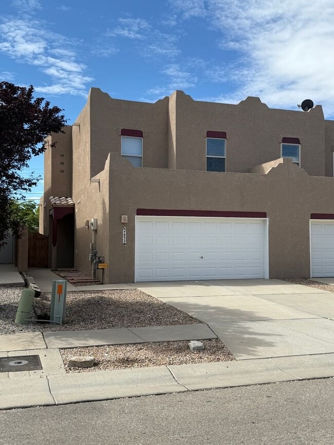 Primary Photo - Charming 3-bedroom, 2.5-bathroom home