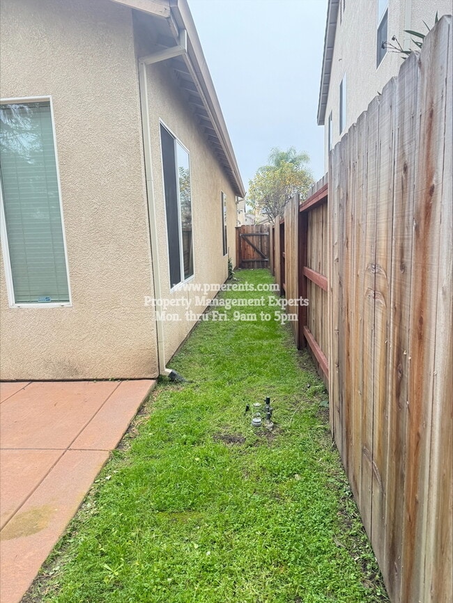 Building Photo - 10613 Hidden Grove Cir