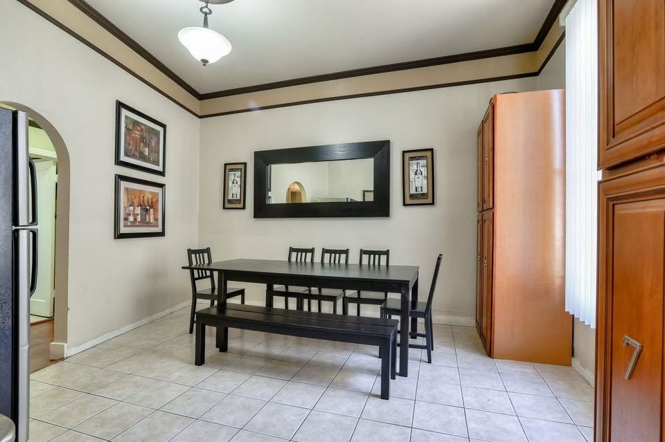 Building Photo - 468 S 6th St