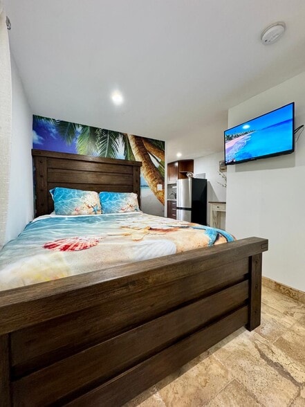 Building Photo - 2542 Monroe St