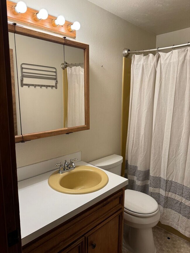 Building Photo - Spacious secluded house in Thurston Hills!