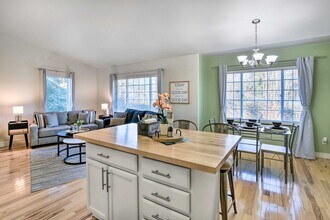 Building Photo - 2432 Glacier St