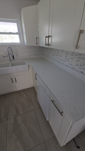 Building Photo - 5913 Lincoln St