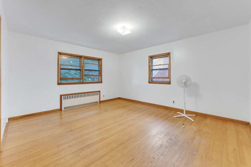 Building Photo - 480 N Midland Ave